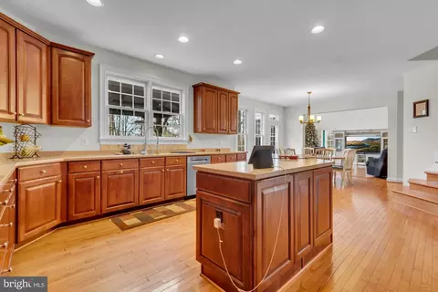 Kitchen - 1638 Carnoustie Dr, Pasadena, MD 21122 photo 4 of 5