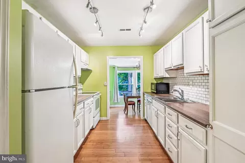 Entry Way - 575 6th St, Pasadena, MD 21122 photo 1 of 3