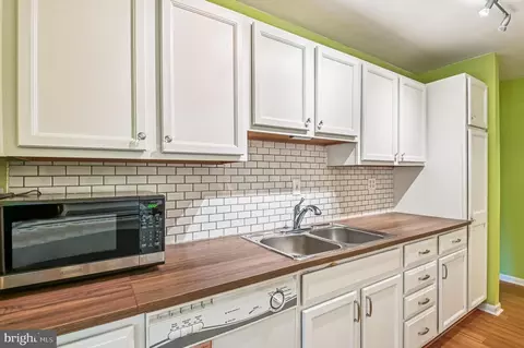 Kitchen - 575 6th St, Pasadena, MD 21122 photo 1 of 2