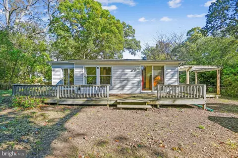 Exterior - 575 6th St, Pasadena, MD 21122 photo 3 of 4