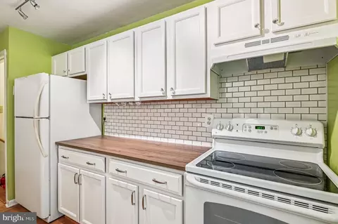 Kitchen - 575 6th St, Pasadena, MD 21122 photo 2 of 2