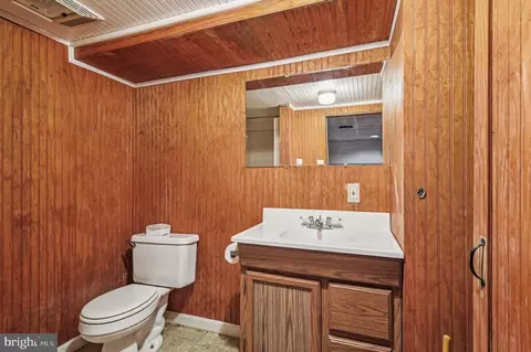 Bath - 575 6th St, Pasadena, MD 21122 photo 2 of 2