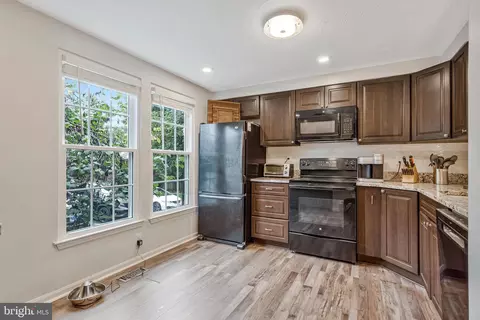 Kitchen - 2564 Log Mill Ct, Crofton, MD 21114 photo 1 of 2