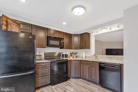 Kitchen - 2564 Log Mill Ct, Crofton, MD 21114 photo 2 of 2