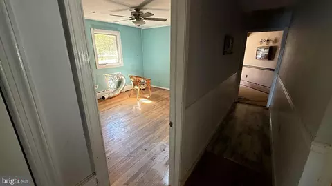 Entry Way - 1919 Surf Cir, Pasadena, MD 21122 photo 4 of 4