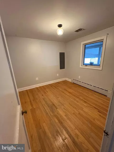 Bedroom - 1919 Surf Cir, Pasadena, MD 21122 photo 1 of 5