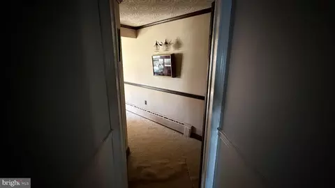 Entry Way - 1919 Surf Cir, Pasadena, MD 21122 photo 1 of 4