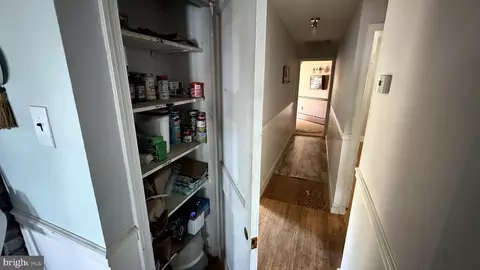 Entry Way - 1919 Surf Cir, Pasadena, MD 21122 photo 2 of 4