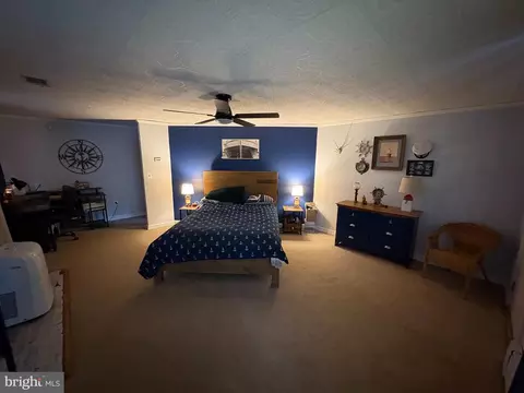 Bedroom - 1919 Surf Cir, Pasadena, MD 21122 photo 4 of 5