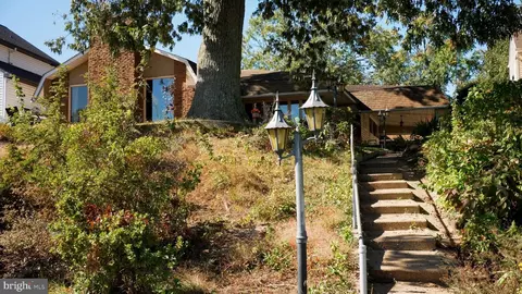 Exterior - 1919 Surf Cir, Pasadena, MD 21122 photo 3 of 6