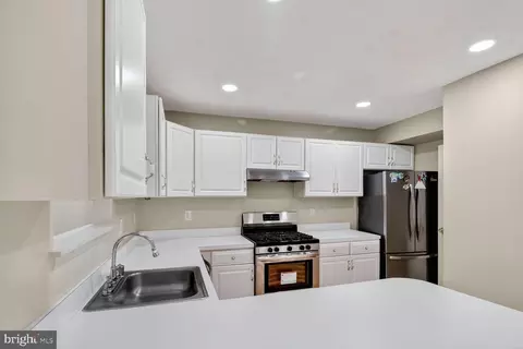 Kitchen - 407 Lily Brook Ct, Pasadena, MD 21122 photo 1 of 2