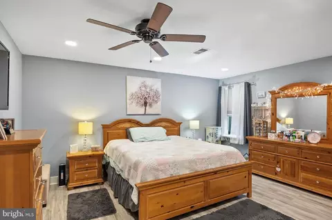 Bedroom - 7693 Oak Ln, Pasadena, MD 21122 photo 1 of 3