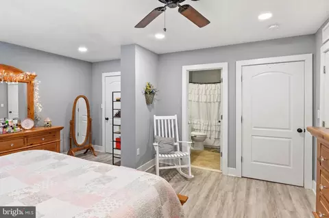 Bedroom - 7693 Oak Ln, Pasadena, MD 21122 photo 3 of 3
