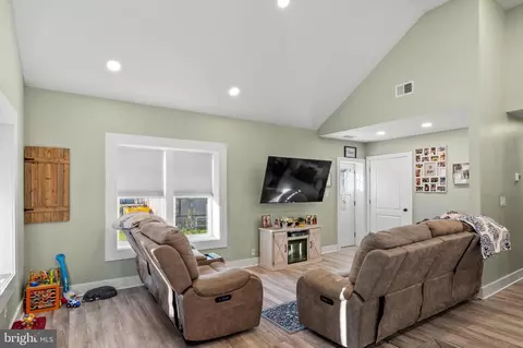 Entry Way - 7693 Oak Ln, Pasadena, MD 21122 photo 1 of 9