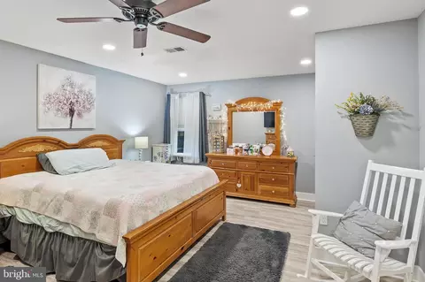 Bedroom - 7693 Oak Ln, Pasadena, MD 21122 photo 2 of 3