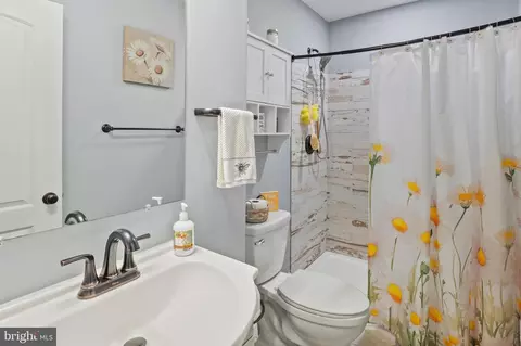 Bath - 7693 Oak Ln, Pasadena, MD 21122 photo 2 of 2