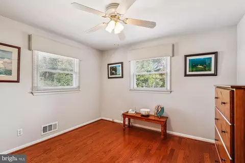 Bedroom - 98 Pine Dr, Annapolis, MD 21403 photo 3 of 4