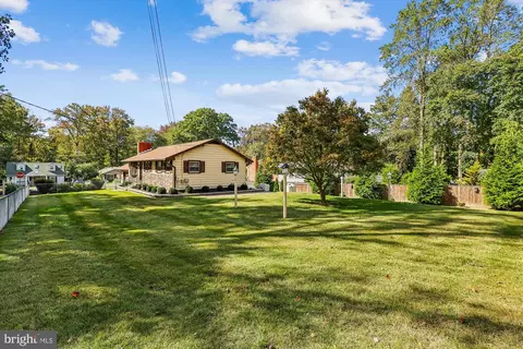Exterior - 98 Pine Dr, Annapolis, MD 21403 photo 2 of 8