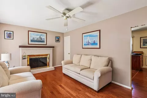 Living - 98 Pine Dr, Annapolis, MD 21403 photo 2 of 2