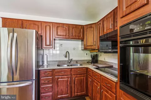 Kitchen - 98 Pine Dr, Annapolis, MD 21403 photo 2 of 3