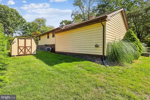 Exterior - 98 Pine Dr, Annapolis, MD 21403 photo 3 of 8