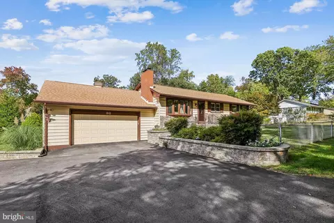 98 Pine Dr, Annapolis, MD 21403