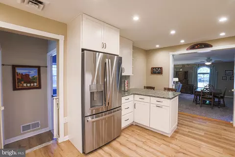 8425 Bussenius Rd, Pasadena, MD 21122 photo 19