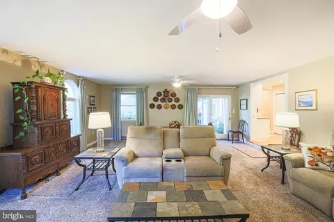 8425 Bussenius Rd, Pasadena, MD 21122 photo 15