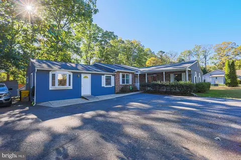 8425 Bussenius Rd, Pasadena, MD 21122 photo 2