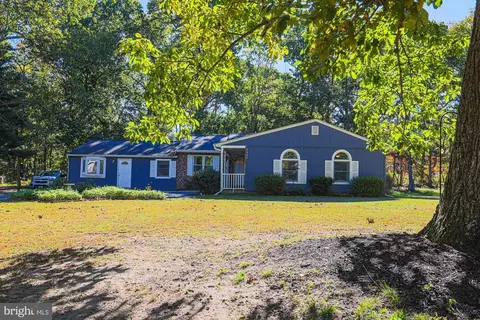 8425 Bussenius Rd, Pasadena, MD 21122 photo 3