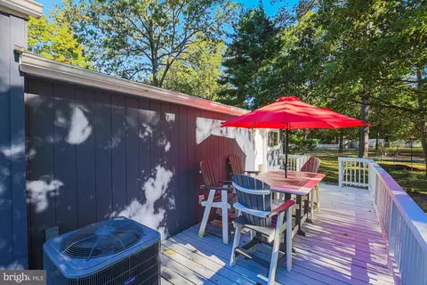 8425 Bussenius Rd, Pasadena, MD 21122 photo 6