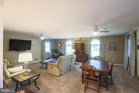 8425 Bussenius Rd, Pasadena, MD 21122 photo 16