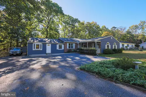 8425 Bussenius Rd, Pasadena, MD 21122