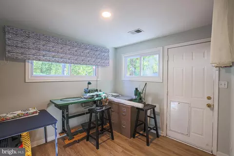 8425 Bussenius Rd, Pasadena, MD 21122 photo 9