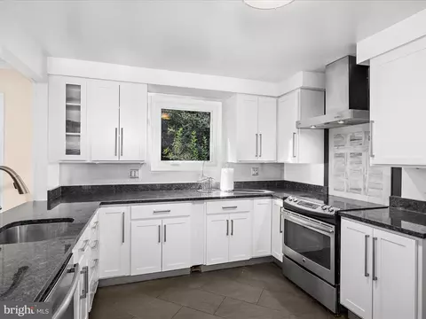 8230 Olney Ct, Pasadena, MD 21122 photo 16