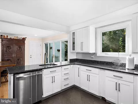 8230 Olney Ct, Pasadena, MD 21122 photo 13