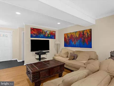 8230 Olney Ct, Pasadena, MD 21122 photo 10