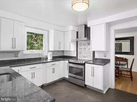 8230 Olney Ct, Pasadena, MD 21122 photo 14