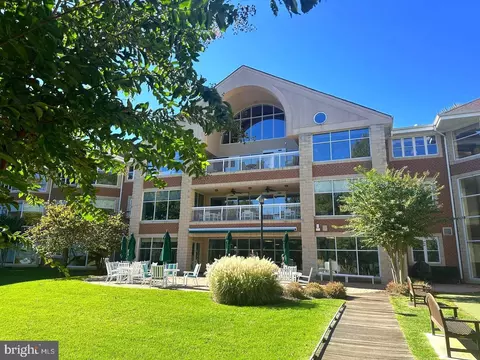 Exterior - 7101 Bay Front Dr #301, Annapolis, MD 21403 photo 5 of 6
