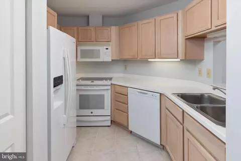 Kitchen - 7101 Bay Front Dr #301, Annapolis, MD 21403 photo 1 of 1