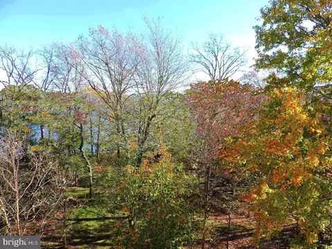 View/Area - 7101 Bay Front Dr #301, Annapolis, MD 21403 photo 2 of 19