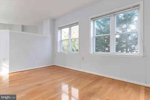 Living - 7101 Bay Front Dr #301, Annapolis, MD 21403 photo 5 of 8