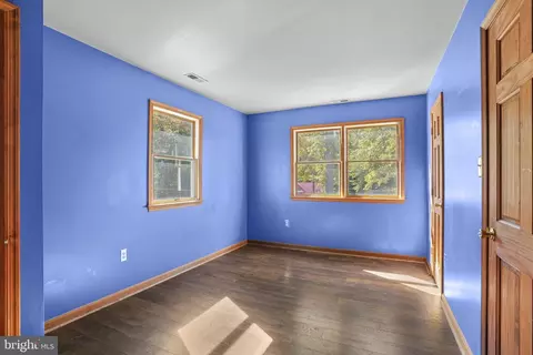 Bedroom - 1650 Cedar Ln, Shady Side, MD 20764 photo 5 of 6