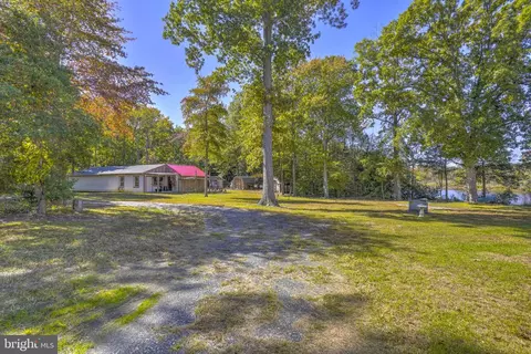 Exterior - 1650 Cedar Ln, Shady Side, MD 20764 photo 5 of 6