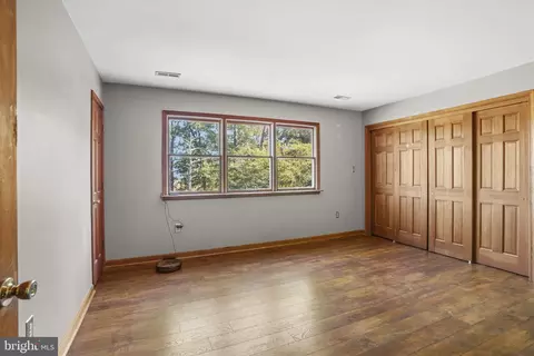 Bedroom - 1650 Cedar Ln, Shady Side, MD 20764 photo 3 of 6