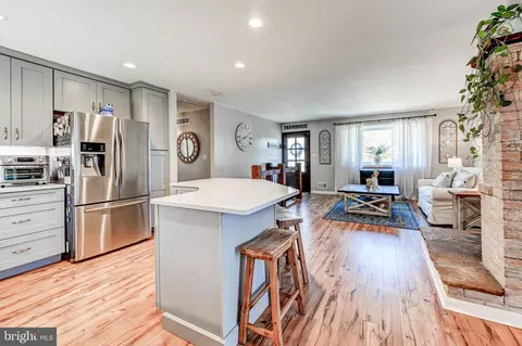 Kitchen - 1299 Montclair Dr, Pasadena, MD 21122 photo 5 of 5