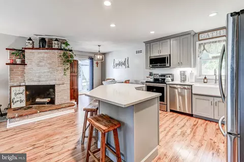 Kitchen - 1299 Montclair Dr, Pasadena, MD 21122 photo 2 of 5