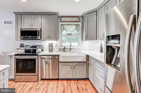Kitchen - 1299 Montclair Dr, Pasadena, MD 21122 photo 3 of 5