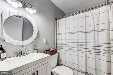 Bath - 1299 Montclair Dr, Pasadena, MD 21122 photo 2 of 3