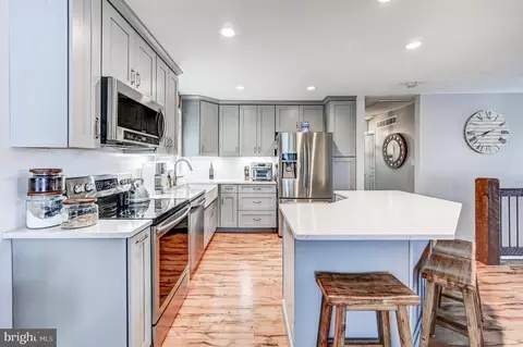Kitchen - 1299 Montclair Dr, Pasadena, MD 21122 photo 4 of 5